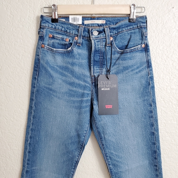 Levi's WEDGIE Premium High Rise Jeans - Picture 12 of 12